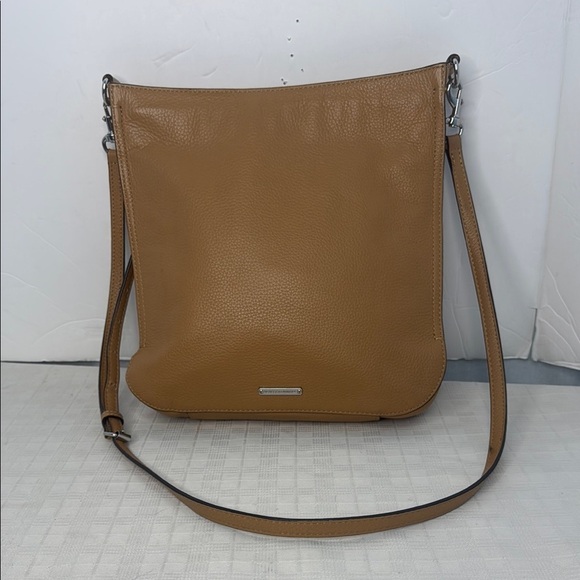 Rebecca Minkoff Regan Feed bag in Tan Leather. - Picture 3 of 10